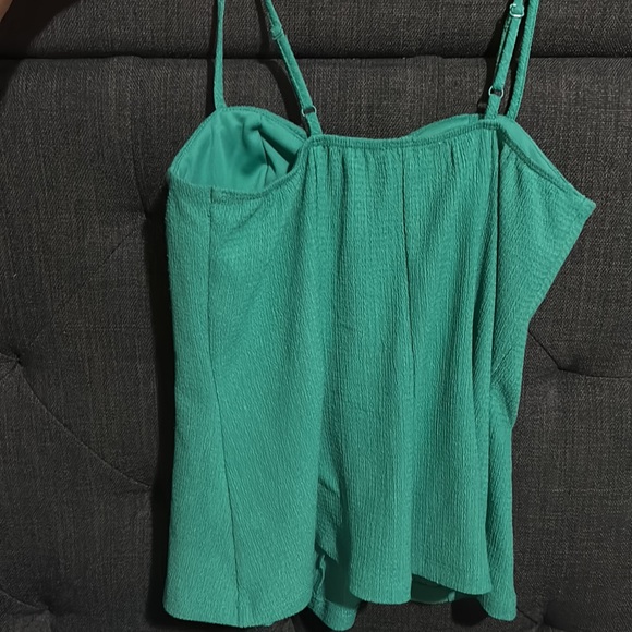 Green top - Picture 2 of 3